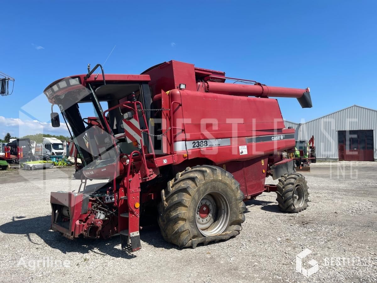 Moissonneuse-batteuse CASE IH 2388 AXIAL FLOW endommagee