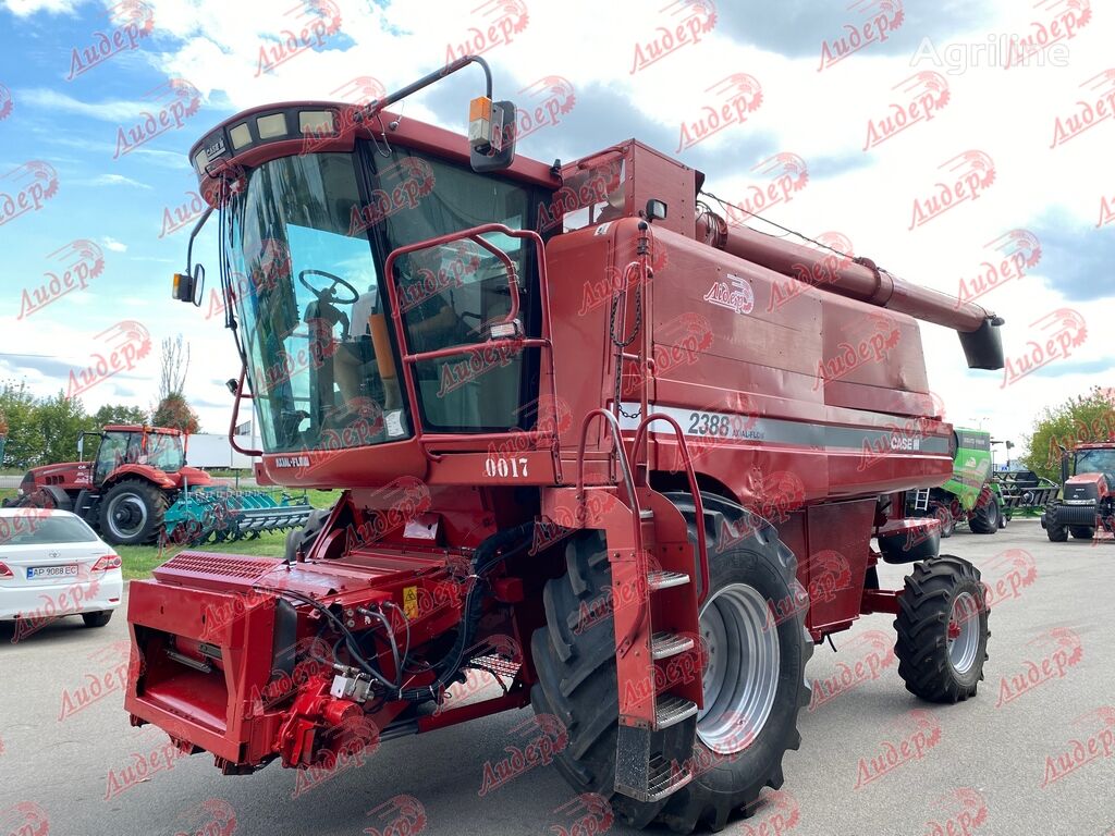 Moissonneuse-batteuse CASE IH 2388