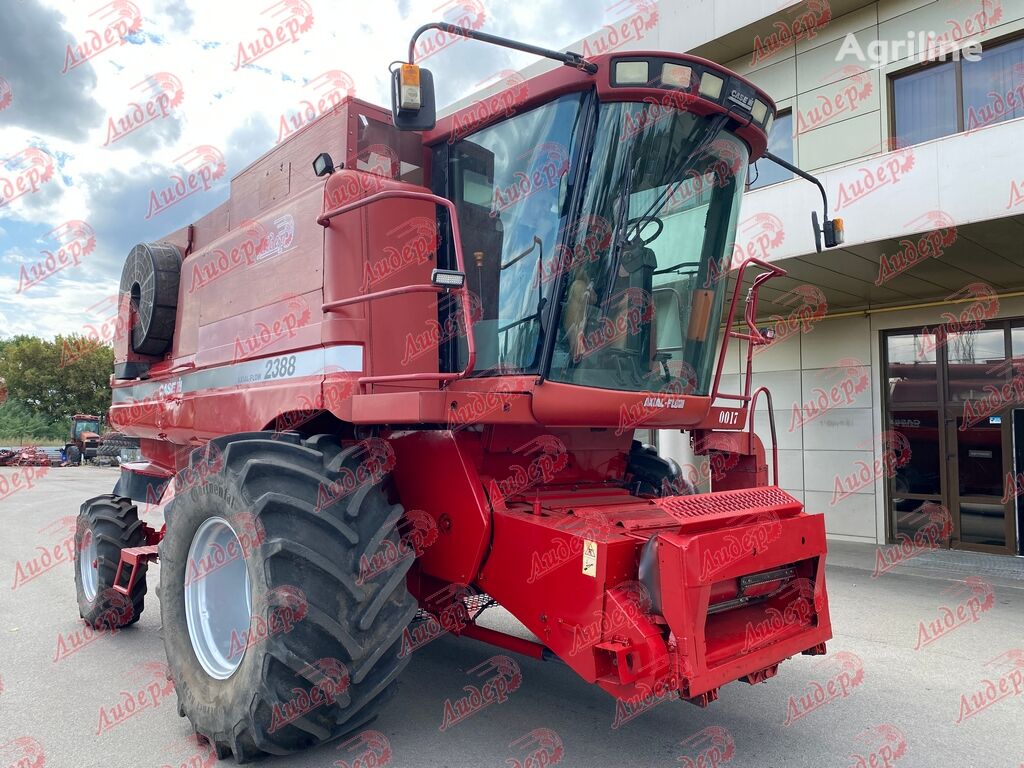 Moissonneuse-batteuse CASE IH 2388