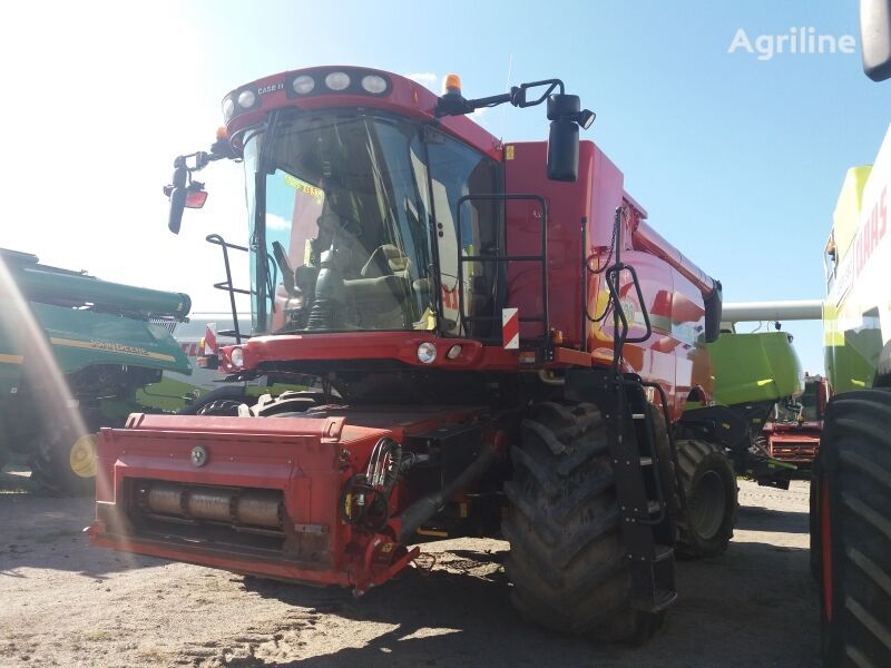 Moissonneuse-batteuse CASE IH AF 8120