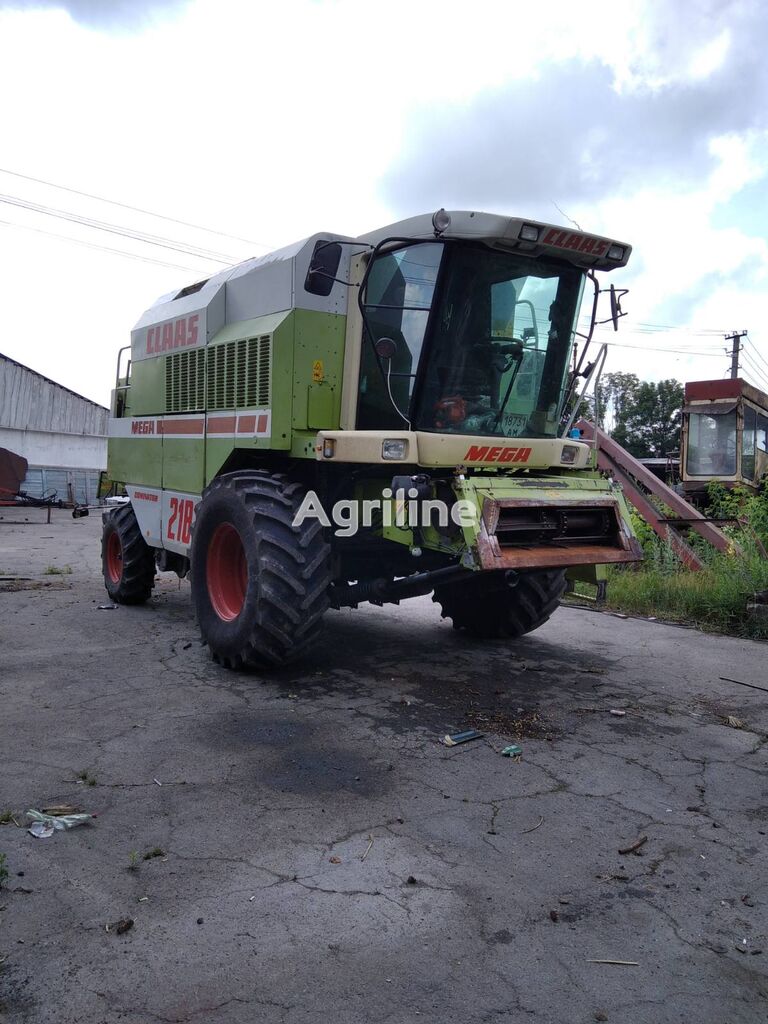Moissonneuse-batteuse CLAAS Mega 218