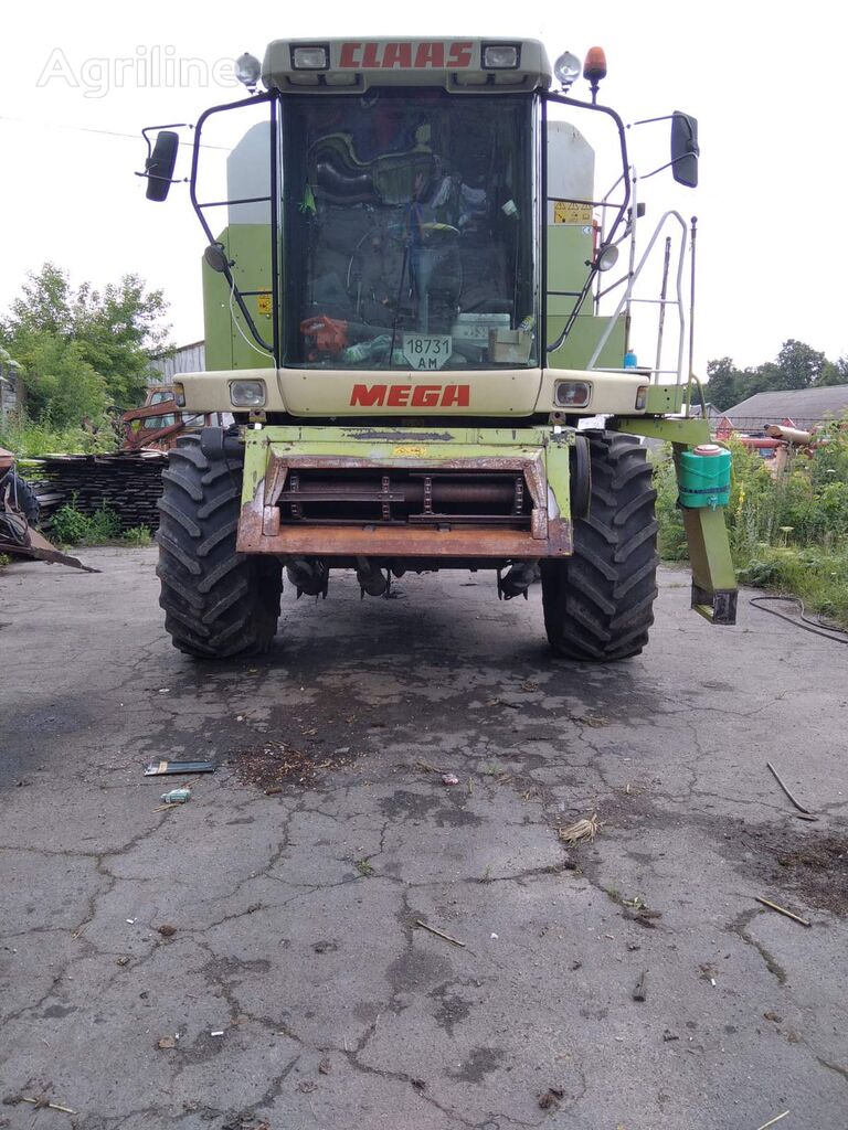 Moissonneuse-batteuse CLAAS Mega 218 - Photo 2