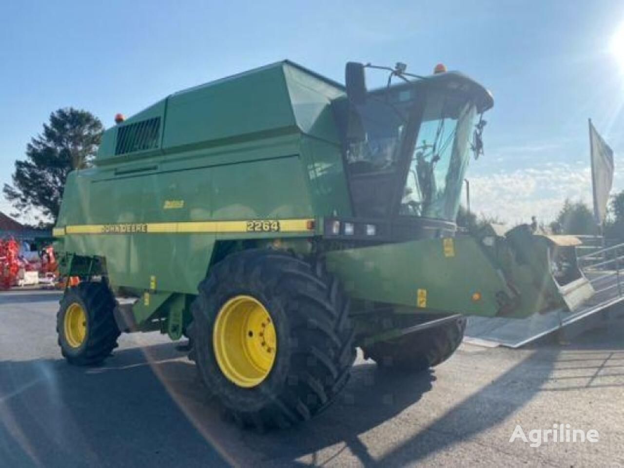 Moissonneuse-batteuse JOHN DEERE 2264 - Photo 3