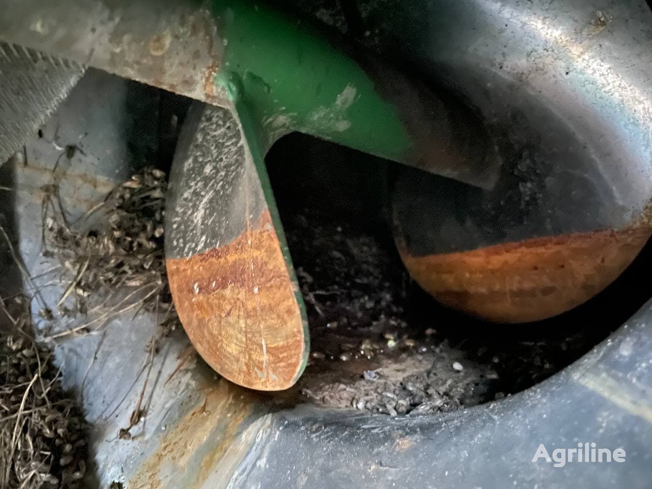 Moissonneuse-batteuse JOHN DEERE T670i - Photo 23