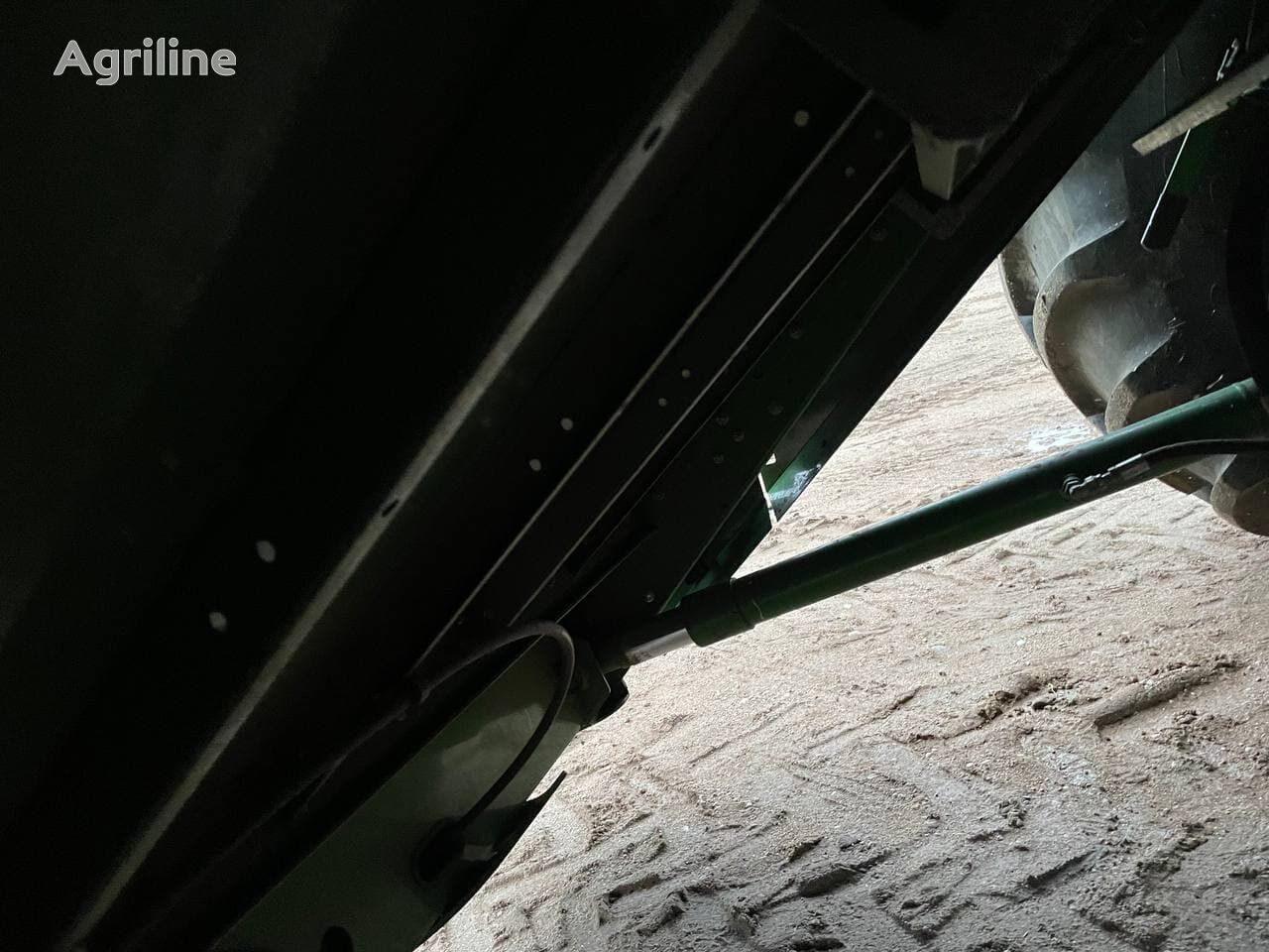 Moissonneuse-batteuse JOHN DEERE T670i - Photo 30