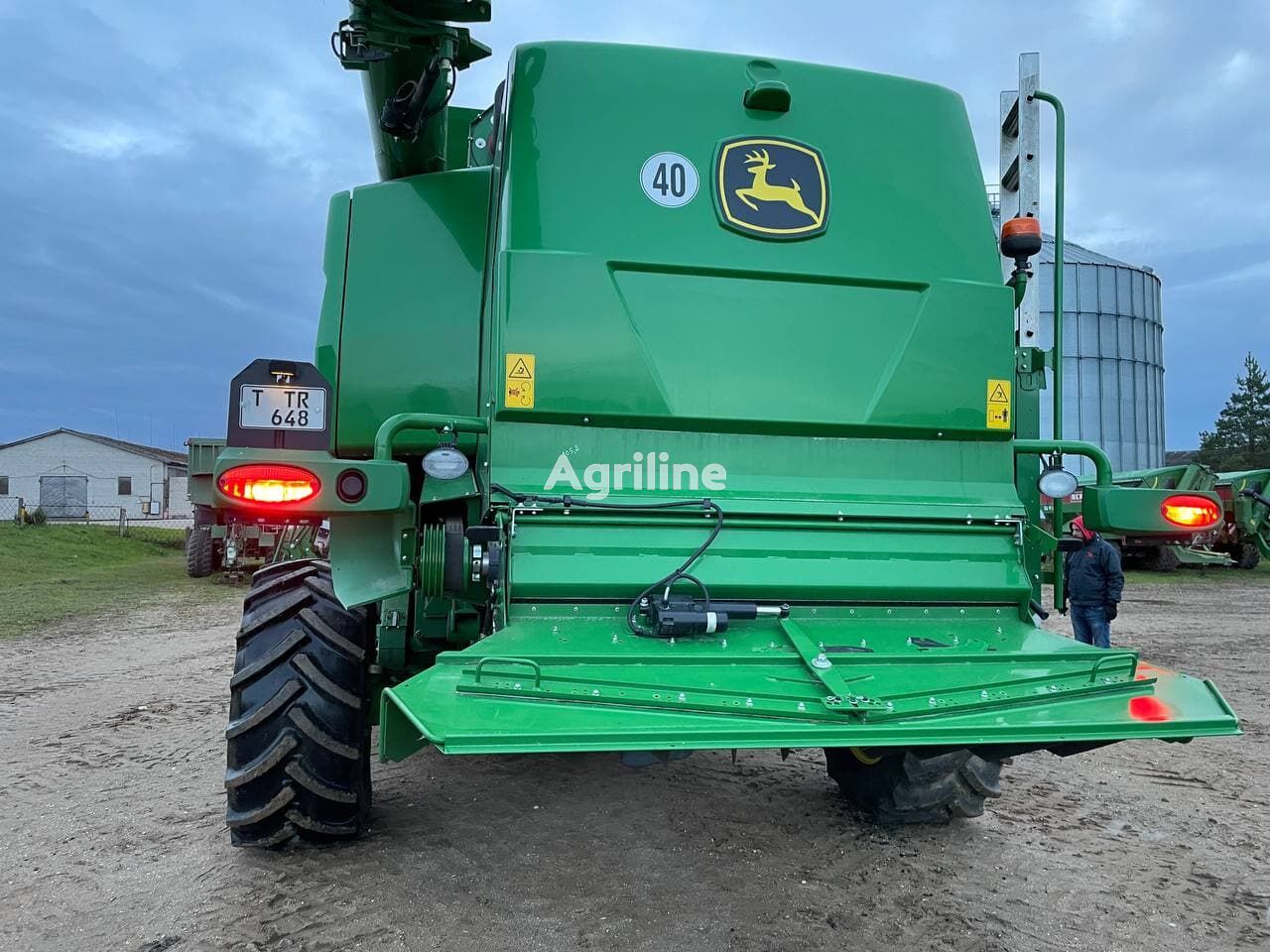 Moissonneuse-batteuse JOHN DEERE T670i - Photo 39