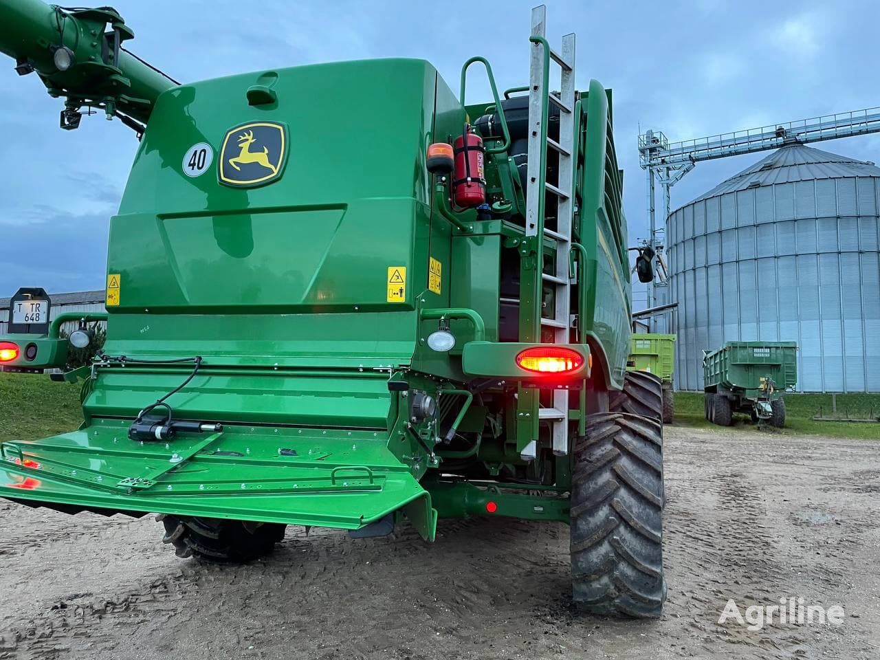 Moissonneuse-batteuse JOHN DEERE T670i - Photo 43
