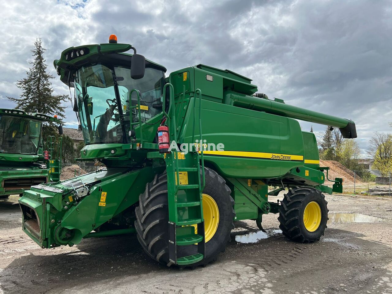 Moissonneuse-batteuse JOHN DEERE T670