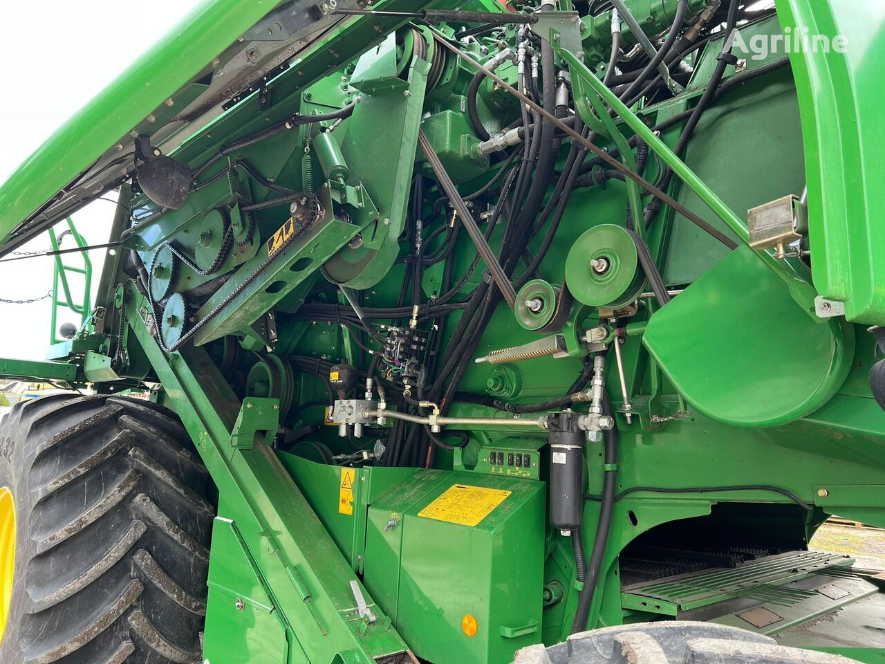 Moissonneuse-batteuse JOHN DEERE T670 - Photo 17