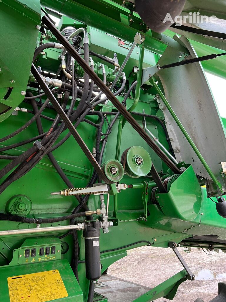 Moissonneuse-batteuse JOHN DEERE T670 - Photo 22
