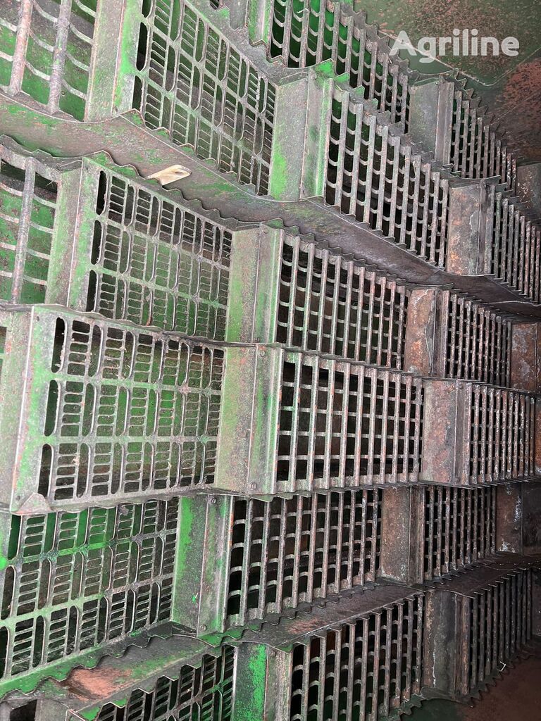 Moissonneuse-batteuse JOHN DEERE T670 - Photo 27