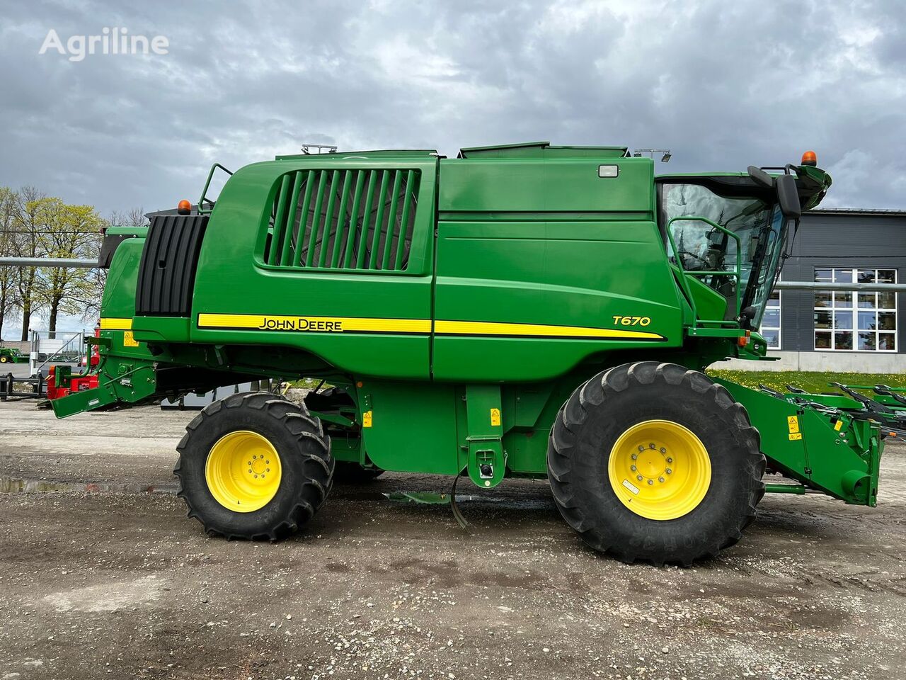 Moissonneuse-batteuse JOHN DEERE T670 - Photo 4