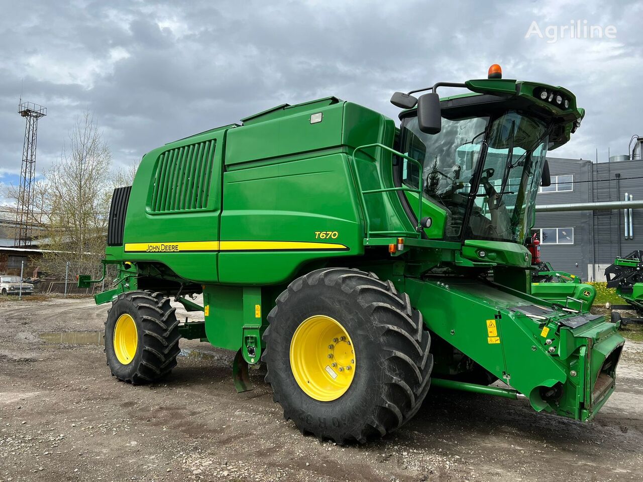 Moissonneuse-batteuse JOHN DEERE T670 - Photo 8