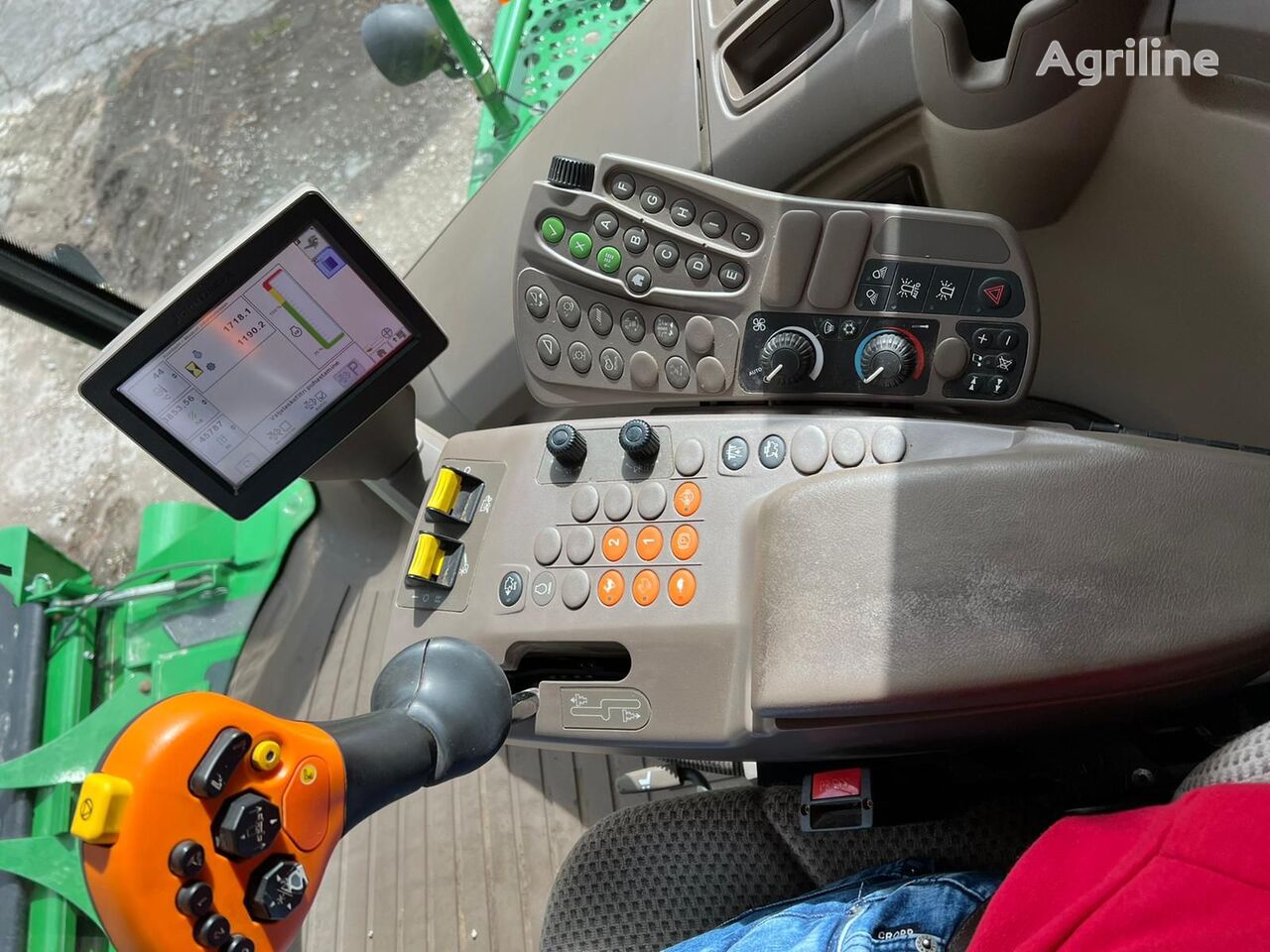 Moissonneuse-batteuse JOHN DEERE T670 - Photo 10