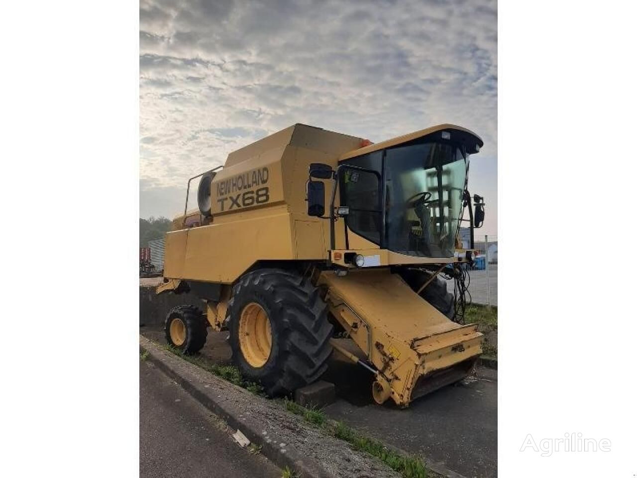 Moissonneuse-batteuse NEW HOLLAND tx68 - Photo 2