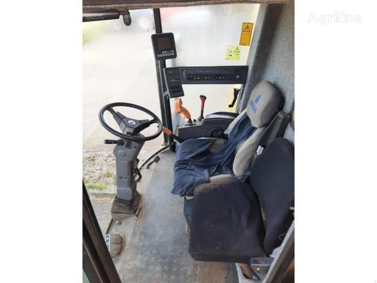 Moissonneuse-batteuse NEW HOLLAND tx68 - Photo 6