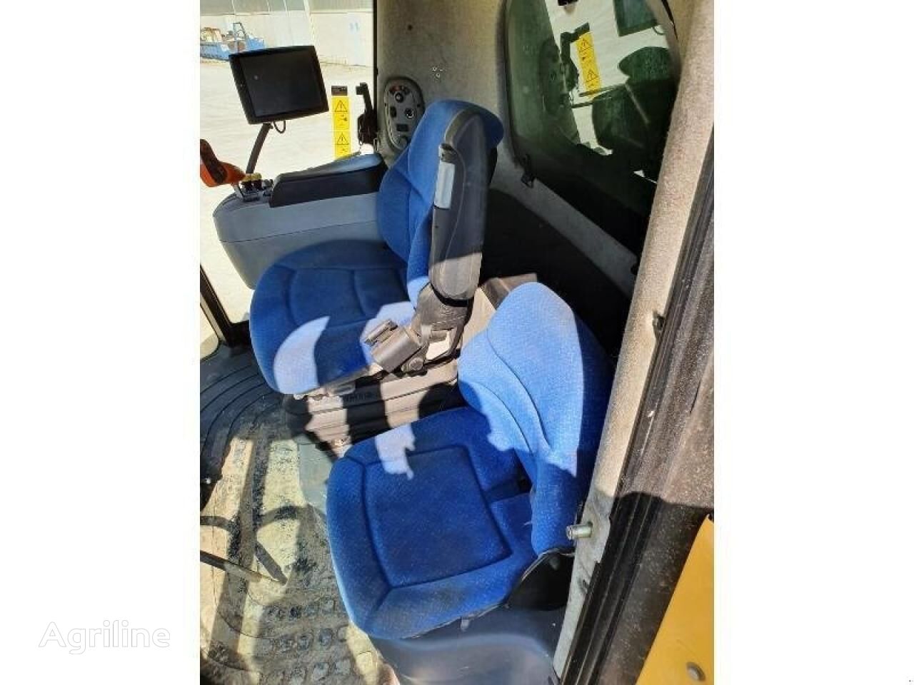 Moissonneuse-batteuse NEW HOLLAND cr 9080 l - Photo 4